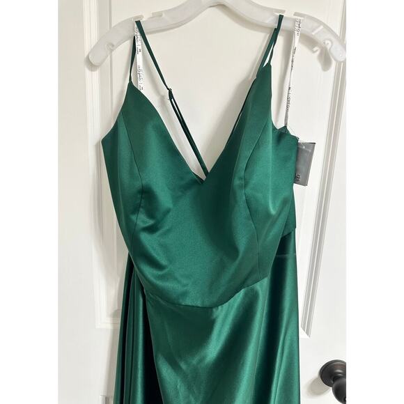 💚 David’s Bridal Satin A-Line Bridesmaid Dress – Juniper, Size 22 (NWT) 💚 - Picture 6 of 7